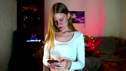 luna_evan online show from October 28, 9:57 am