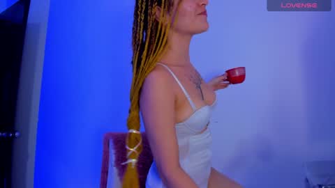 luna_hazard online show from December 8, 6:54 am