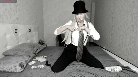 luna_lew1s online show from February 27, 1:38 am