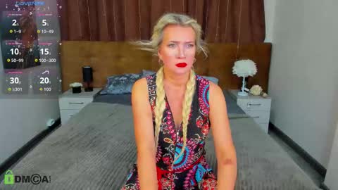 luna_lew1s online show from October 14, 8:37 am