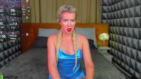 luna_lew1s online show from October 20, 8:04 am