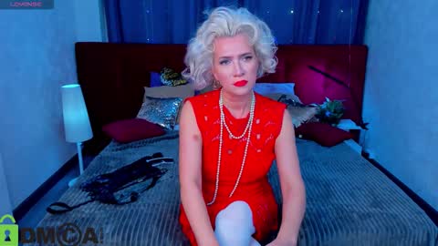 luna_lew1s online show from November 20, 8:58 am