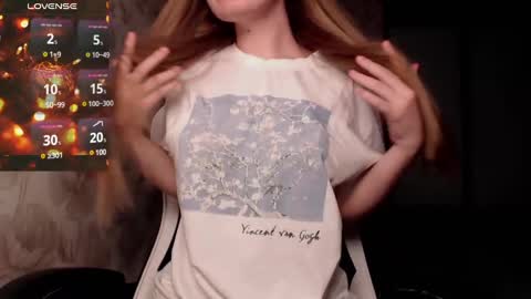 Snapshot of luna_loveisgood chatting on December 3, 1:43 pm Luna online show from December 3, 1:43 pm