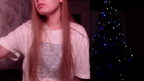 Snapshot of luna_loveisgood chatting on December 26, 10:20 pm Luna online show from December 26, 10:20 pm