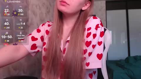 Snapshot of luna_loveisgood chatting on February 6, 7:56 am Luna online show from February 6, 7:56 am