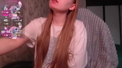 Snapshot of luna_loveisgood chatting on March 3, 9:44 am Luna online show from March 3, 9:44 am