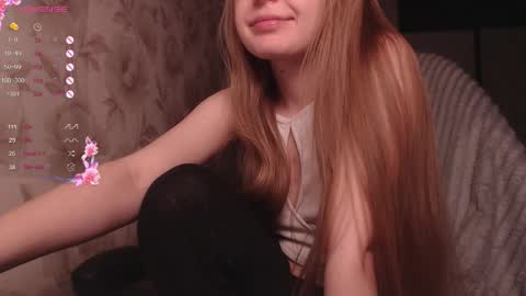 Snapshot of luna_loveisgood chatting on November 27, 8:55 pm Luna online show from November 27, 8:55 pm