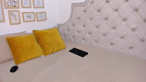 luna_valle online show from January 22, 2:37 am