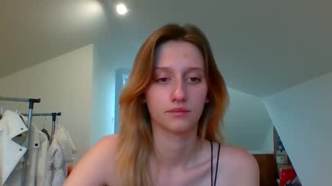 L U N A  online show from December 4, 8:01 am