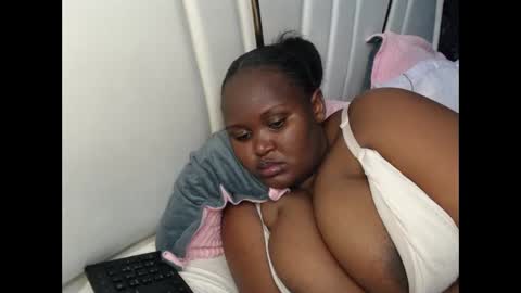 lunabloom01 online show from September 28, 1:05 pm