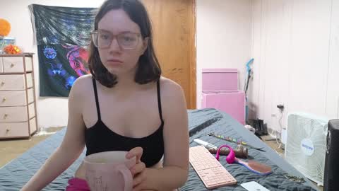 lunaquinn45 online show from December 22, 4:27 pm