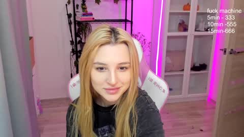 Snapshot of lunatale chatting on December 10, 1:54 am Kate online show from December 10, 1:54 am