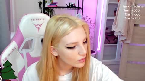 Snapshot of lunatale chatting on December 24, 4:11 am Kate online show from December 24, 4:11 am