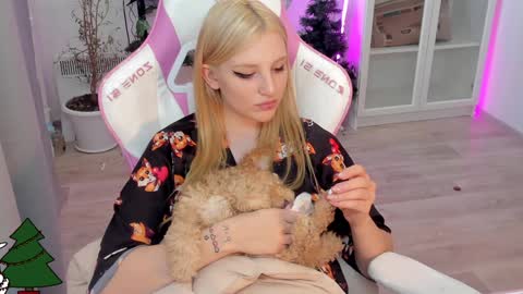 Snapshot of lunatale chatting on December 27, 6:14 am Kate online show from December 27, 6:14 am