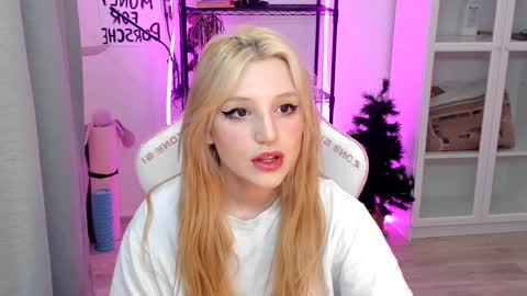 Snapshot of lunatale chatting on January 8, 2:57 am Kate online show from January 8, 2:57 am