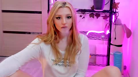 Snapshot of lunatale chatting on January 10, 2:46 am Kate online show from January 10, 2:46 am