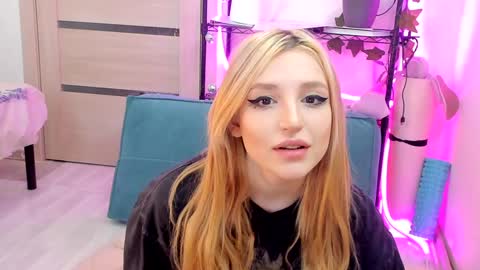 Snapshot of lunatale chatting on January 15, 3:11 am Kate online show from January 15, 3:11 am