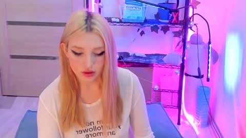 Snapshot of lunatale chatting on January 21, 2:54 am Kate online show from January 21, 2:54 am