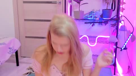 Snapshot of lunatale chatting on February 5, 3:13 am Kate online show from February 5, 3:13 am