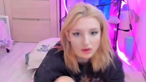 Snapshot of lunatale chatting on February 12, 3:07 am Kate online show from February 12, 3:07 am