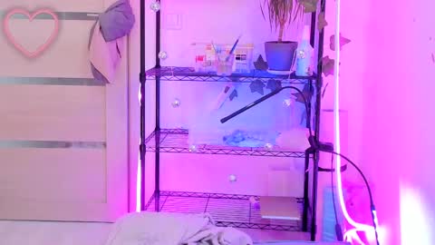 Snapshot of lunatale chatting on February 18, 5:53 am Kate online show from February 18, 5:53 am