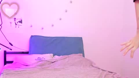 Snapshot of lunatale chatting on February 19, 3:28 am Kate online show from February 19, 3:28 am