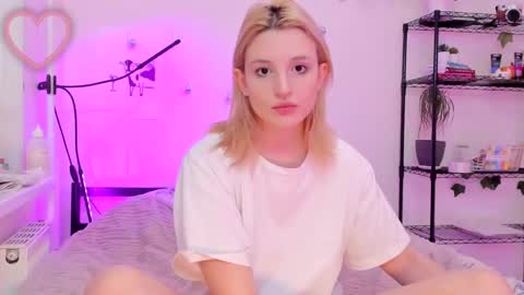 Snapshot of lunatale chatting on February 27, 3:58 am Kate online show from February 27, 3:58 am