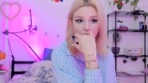 Snapshot of lunatale chatting on March 1, 3:10 am Kate online show from March 1, 3:10 am