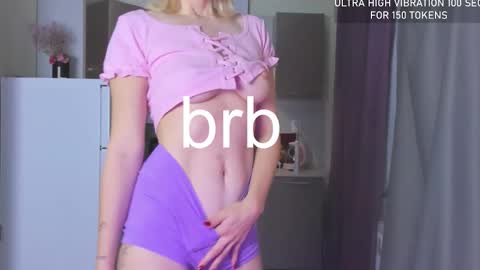 Snapshot of lunatale chatting on November 3, 7:04 pm Kate online show from November 3, 7:04 pm