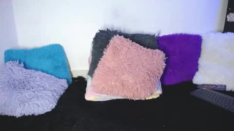 L U N I T A  online show from February 26, 6:15 am