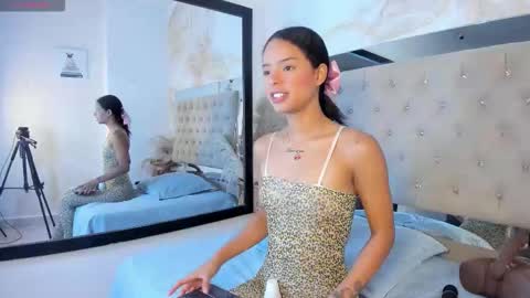 lunna__tylor online show from November 18, 3:23 am