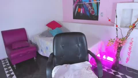 Snapshot of lunoox_ chatting on December 4, 6:06 pm LunoxLili online show from December 4, 6:06 pm