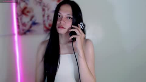 Maxie online show from November 9, 3:10 pm