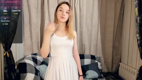 Snapshot of lusty_miss_di chatting on December 22, 9:09 pm Isabel online show from December 22, 9:09 pm