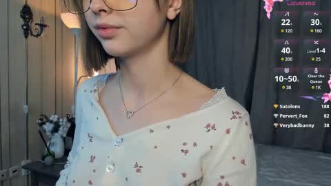 Snapshot of lusty_miss_di chatting on February 13, 10:33 pm Isabel online show from February 13, 10:33 pm