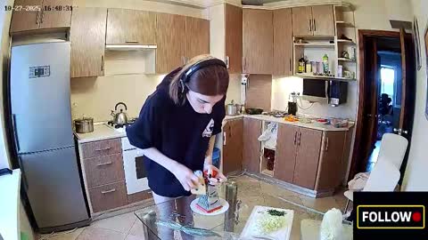 luuvteam online show from October 27, 1:48 pm