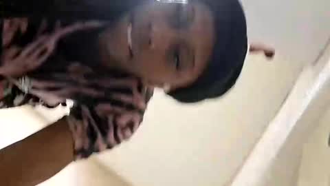 Snapshot of luvbug555 chatting on November 12, 8:04 am luvbug555 online show from November 12, 8:04 am