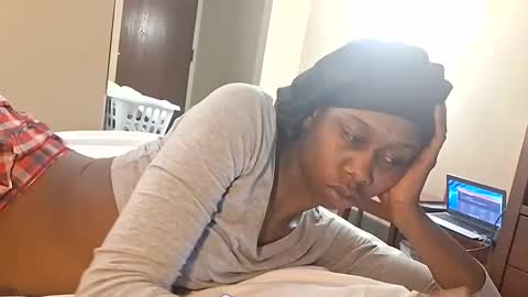 Snapshot of luvbug555 chatting on November 27, 11:45 am luvbug555 online show from November 27, 11:45 am