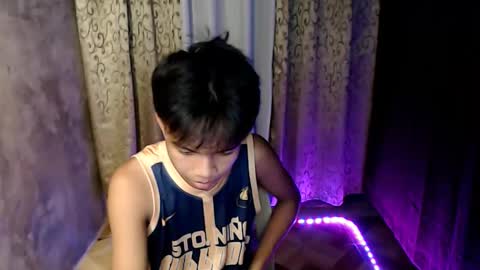 Snapshot of luxirfy_xx chatting on December 15, 5:06 pm luxirfy online show from December 15, 5:06 pm