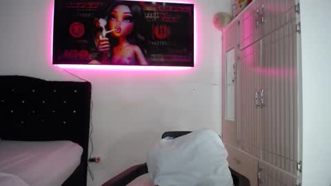 lyda   online show from October 9, 12:52 am