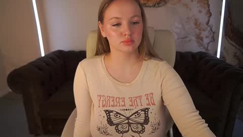 Snapshot of lylanimfa chatting on December 6, 11:11 am lylanimfa online show from December 6, 11:11 am