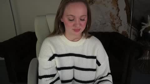 Snapshot of lylanimfa chatting on December 11, 7:25 pm lylanimfa online show from December 11, 7:25 pm