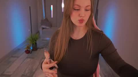 Snapshot of lylanimfa chatting on March 5, 10:00 am lylanimfa online show from March 5, 10:00 am