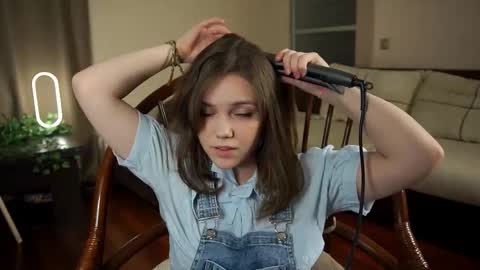 hi im Lyle online show from March 1, 3:05 pm