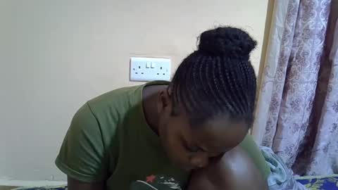 lyn_anna online show from October 13, 7:52 am