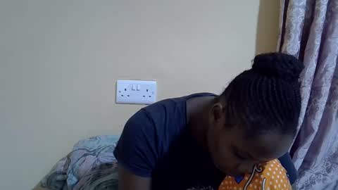lyn_anna online show from October 17, 5:43 am