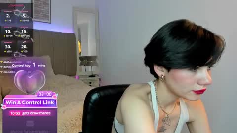 Snapshot of lyn_lebelle chatting on December 19, 1:40 pm Lyn online show from December 19, 1:40 pm