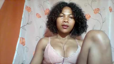 lyndah19 online show from November 25, 8:42 pm