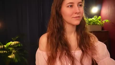 Snapshot of lynn_feline chatting on October 22, 10:37 am Lynn online show from October 22, 10:37 am