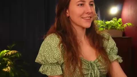 Snapshot of lynn_feline chatting on October 28, 7:23 am Lynn online show from October 28, 7:23 am